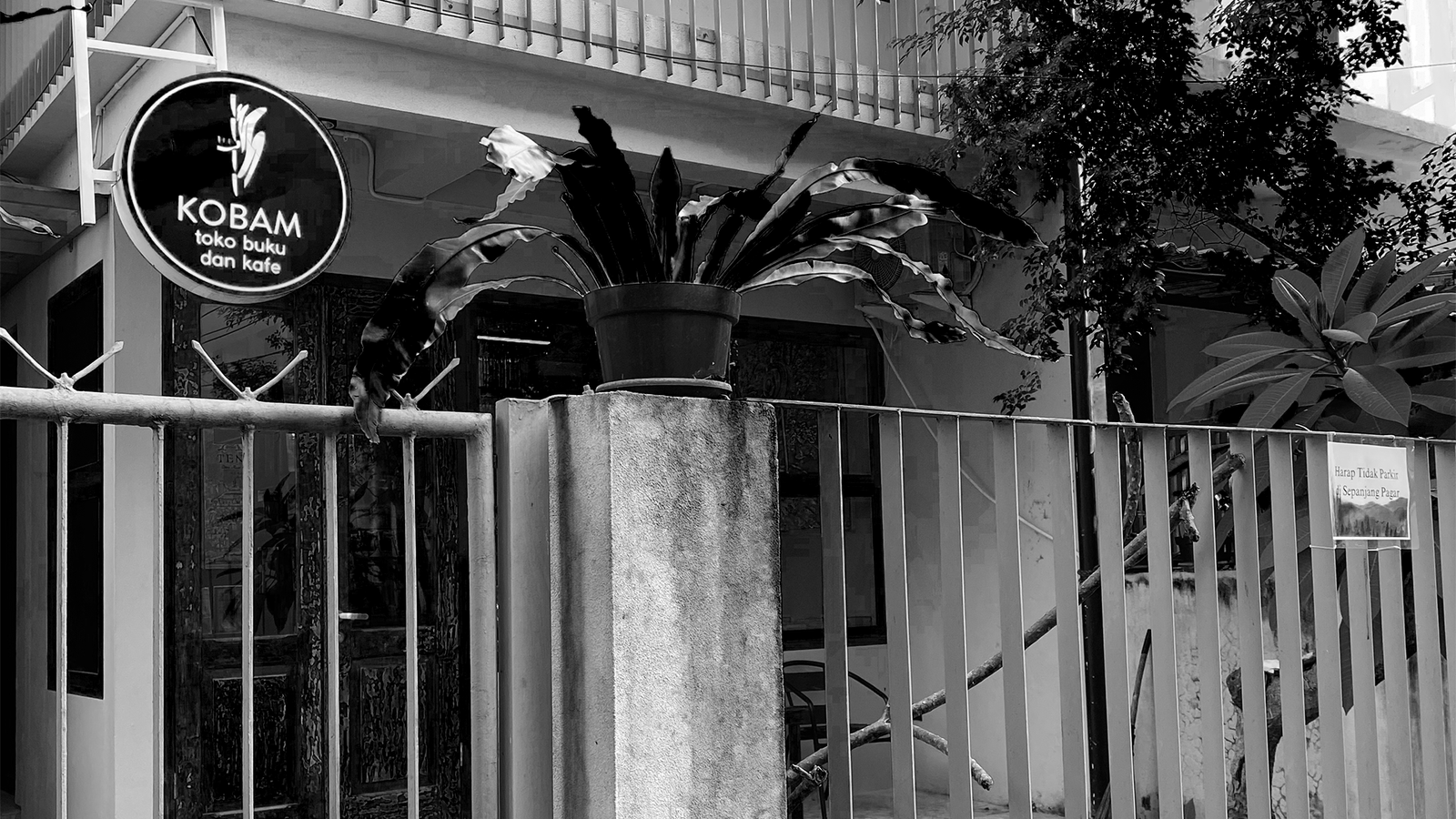Toko Buku Kobam dan Memoar Misbach Yusa Biran